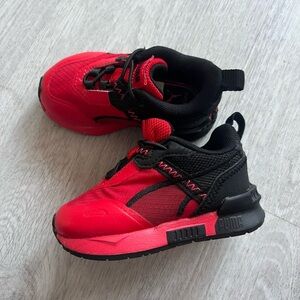 Baby Puma sneakers sz are 5c